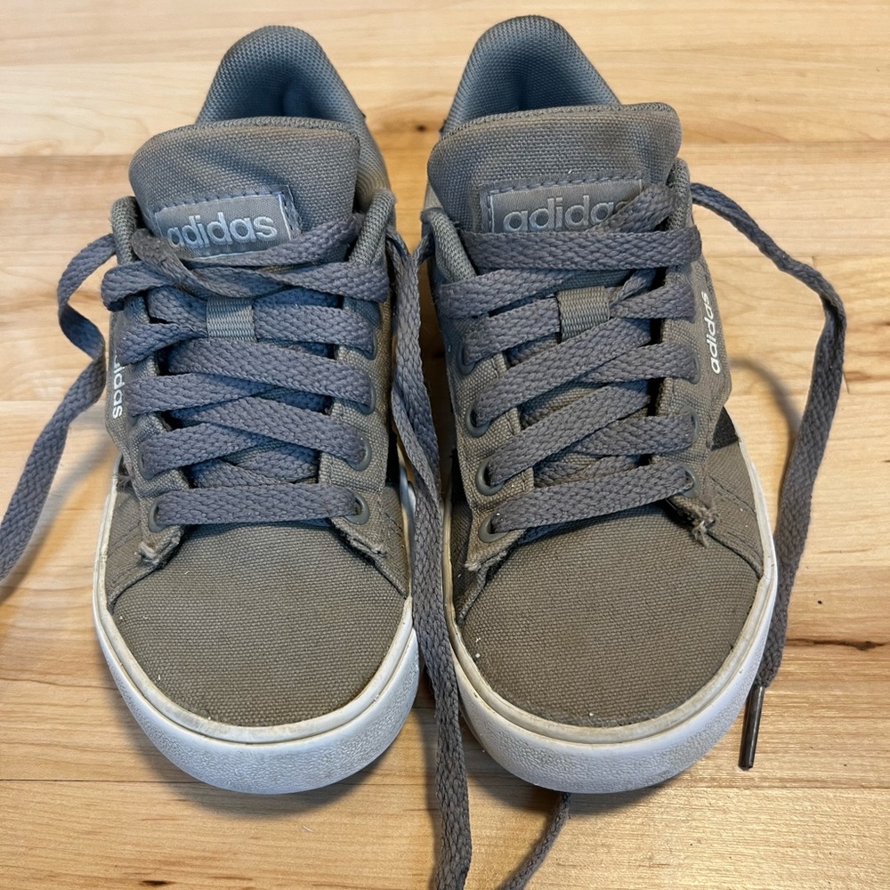 Adidas Sneakers